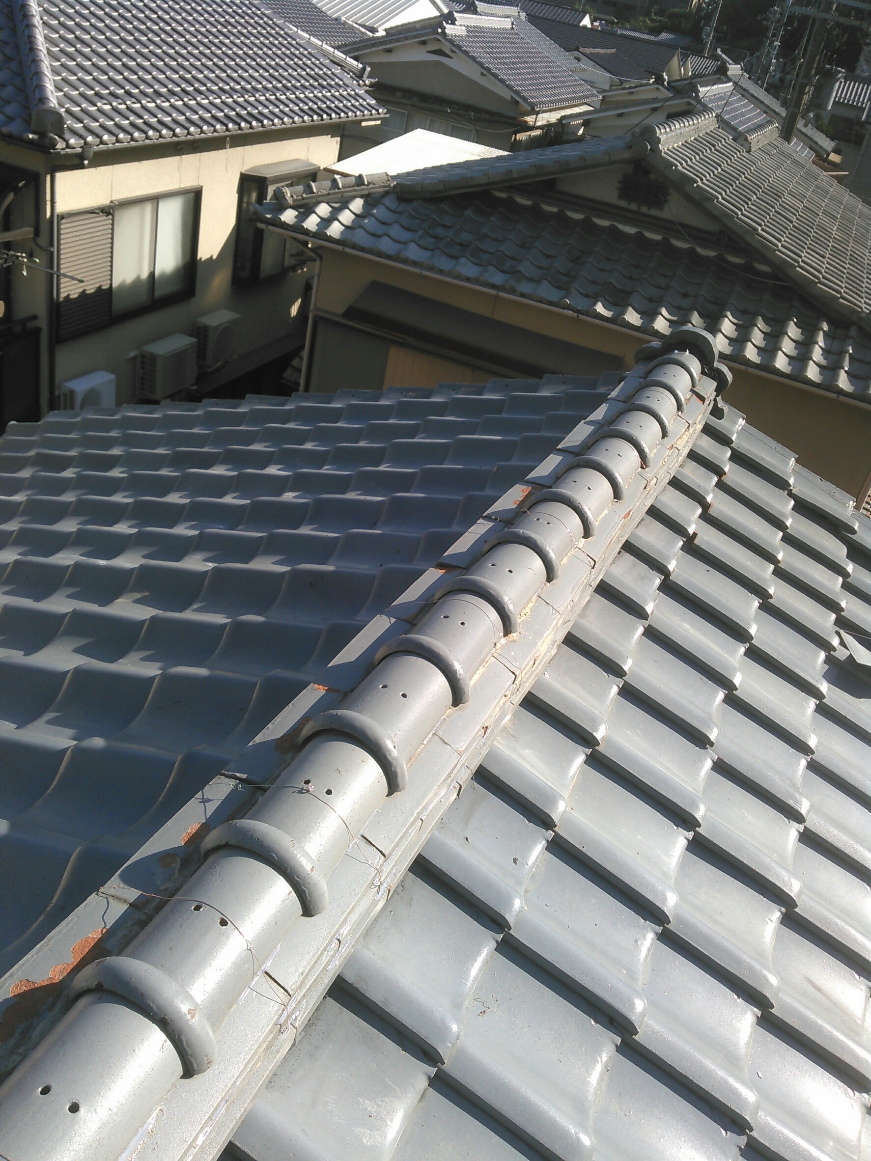 横浜市にて屋根修理　棟の積み直し　完工